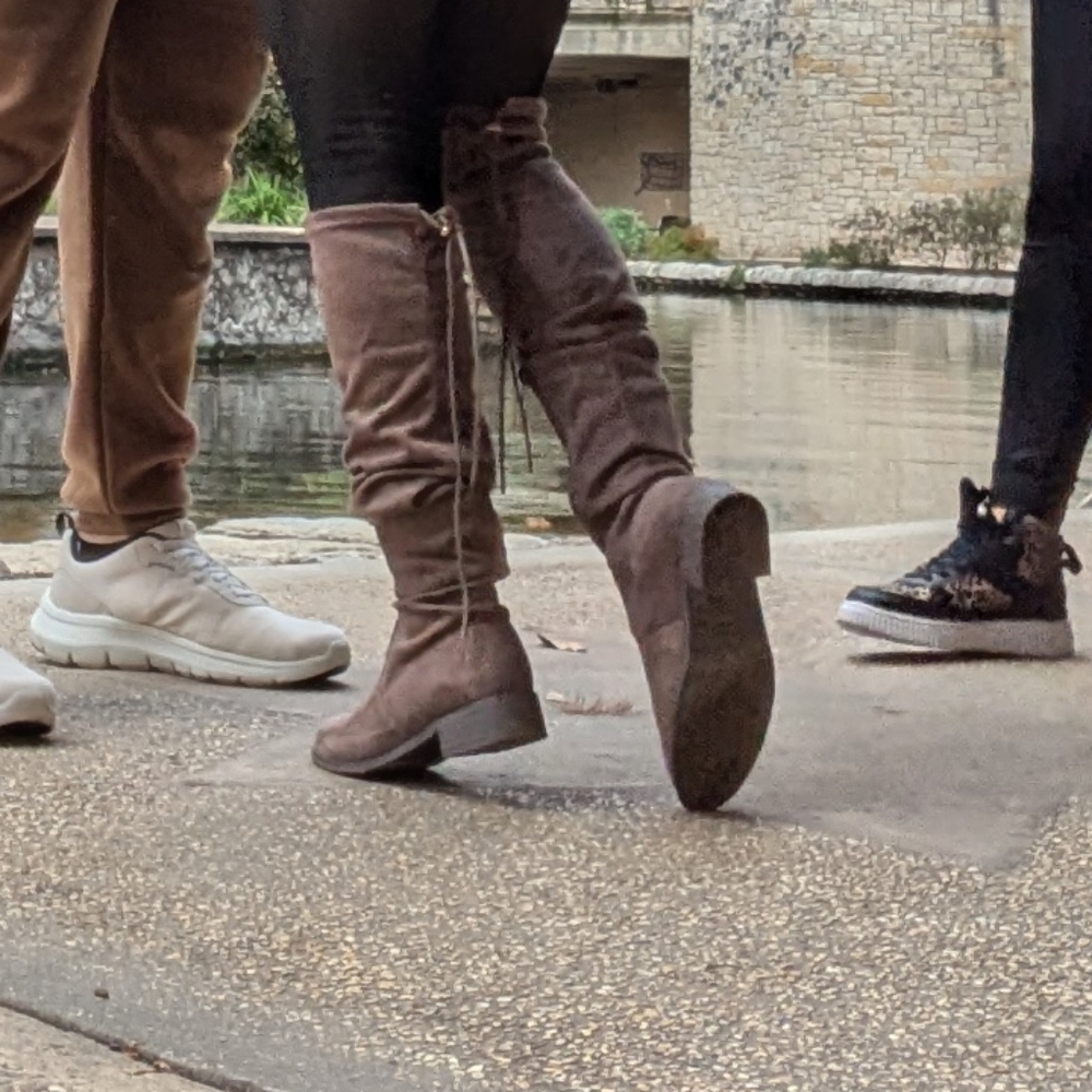 Botas - Picture 3 of 4